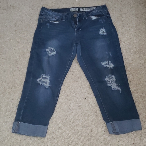 Ripped Jean's - Picture 2 of 3